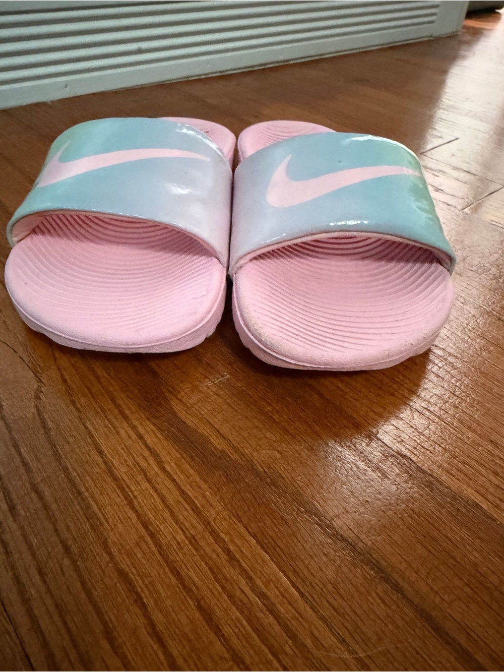 Nike Kawa Girls Pink Iridescent Slide Sandals Pool Beach Shoes Summer Blue - Picture 2 of 9
